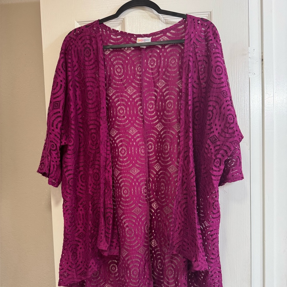 LuLaRoe Lindsey cover up. Fuchsia
Lace. Open front. Hi-low hem. Small. GUC